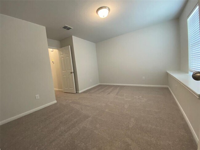 Building Photo - 3201 E College Park Dr