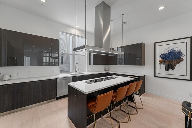 Building Photo - 5854 E Post Oak Ln