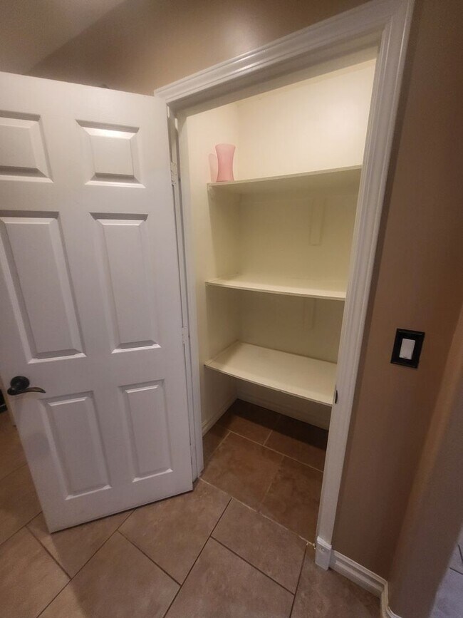 Building Photo - REALLY Cute 4 BR in The Vineyard with RV Parking - 11,000sf Lot + Designer Touches