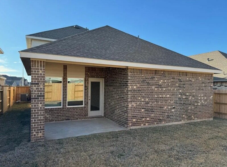 Building Photo - 4968 Pismo Ray Dr