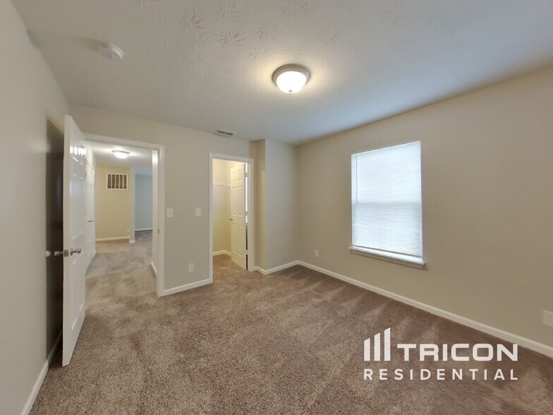 Building Photo - 718 Jefferson Park Dr