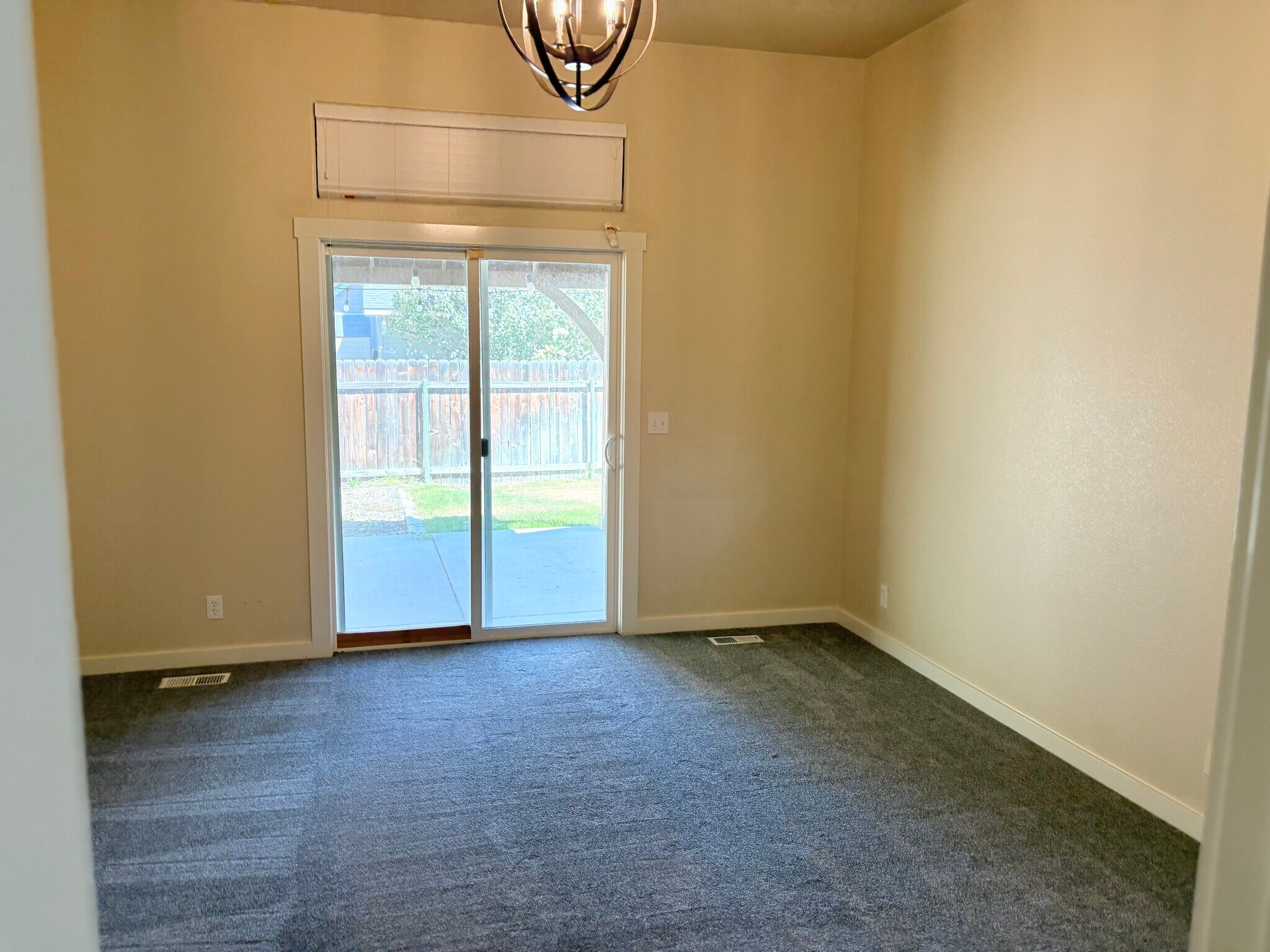 Master bedroom - 4040 W Hearst Dr