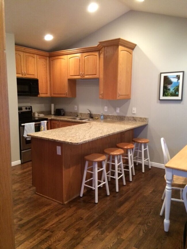 Building Photo - Canterwood Condo Unit 16