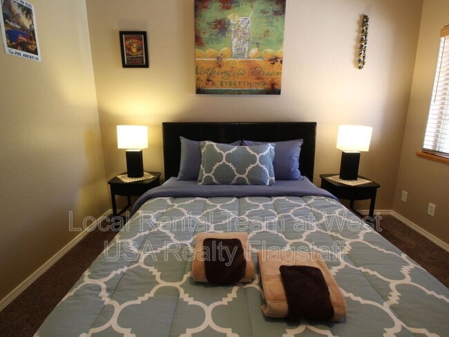 Building Photo - 2325 N East St