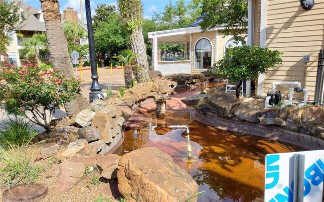 Building Photo - 2300 Old Spanish Trail