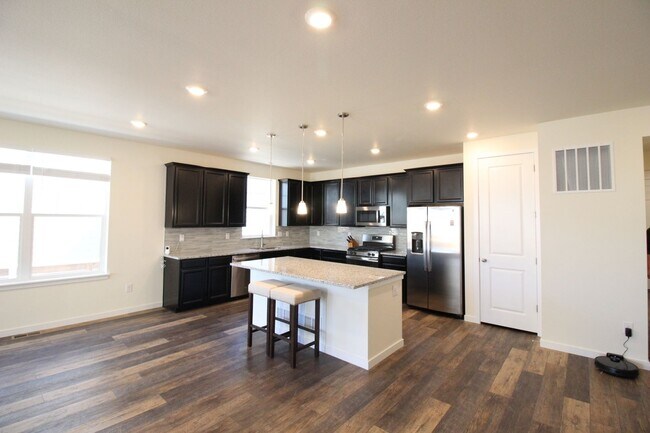 Building Photo - Beautiful Newer Ranch Style Home