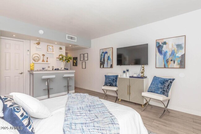 Building Photo - 2936 E Indian School Rd