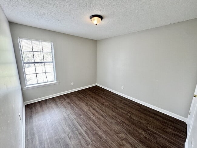 Building Photo - 6506 Wimble Road