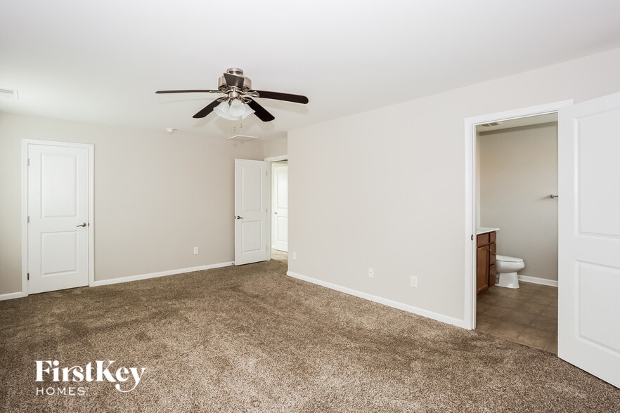 Building Photo - 2030 Hamil Ridge Dr