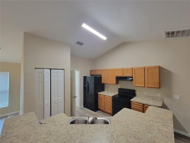 Building Photo - 7009 Hemlock Crse