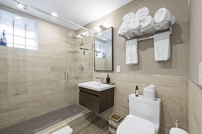 Building Photo - 9591 Hillside Dr