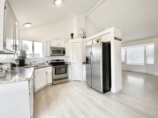 Building Photo - 6238 Contadora Dr