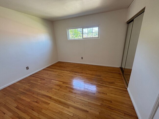 Building Photo - Beautiful 3-Bedroom Single-Story Home in Los Angeles!
