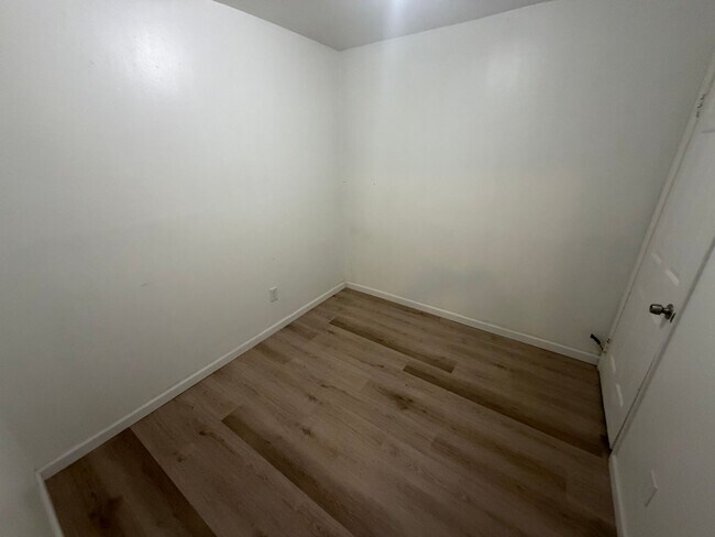 Building Photo - 280 4th St
