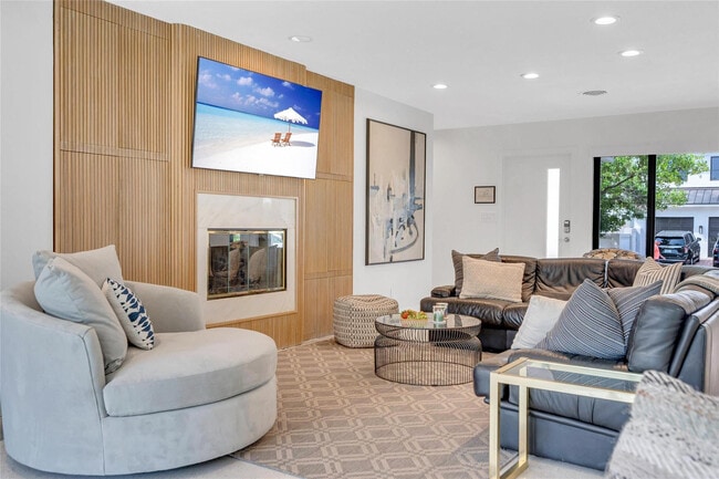 Building Photo - 1950 Harbourview Dr