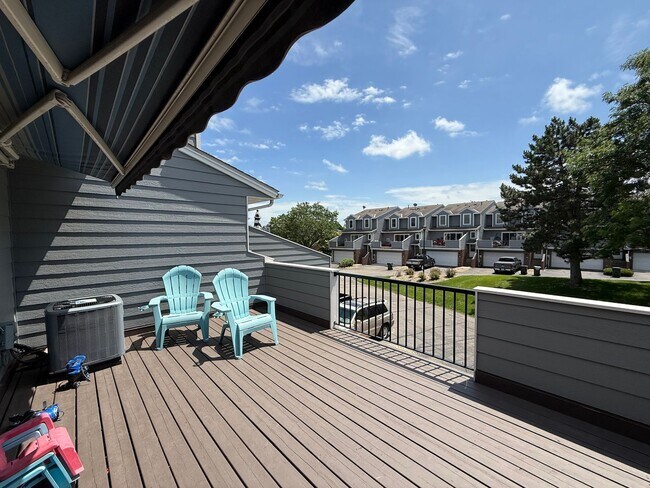 Building Photo - Updated 2 Bed, 2.5 Bath Apple Valley Townhome