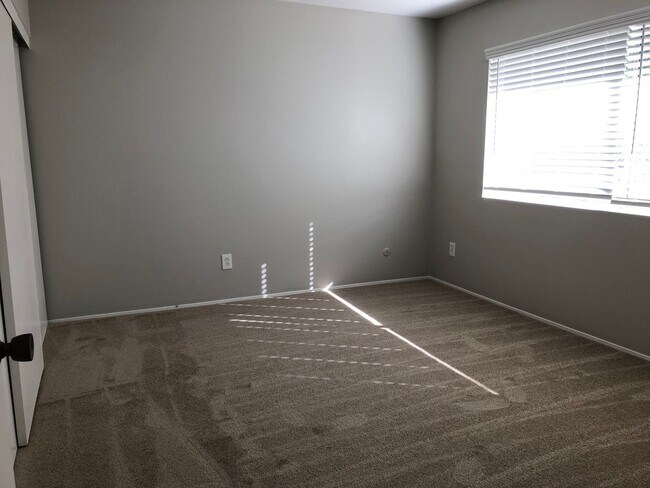Building Photo - 937 Woodgrove Dr