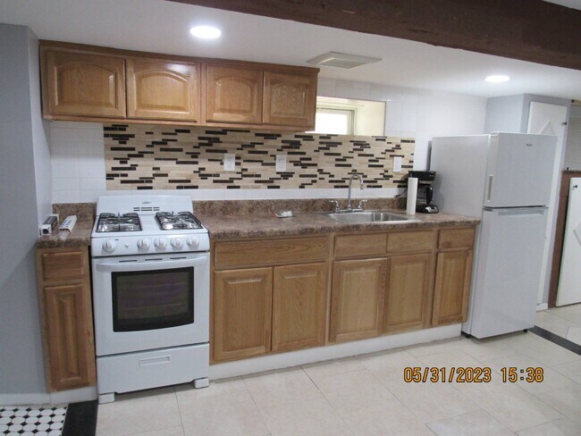 Primary Photo - 114-36-114121 121st St