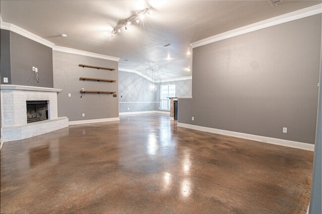 Building Photo - 5705 Champions Dr