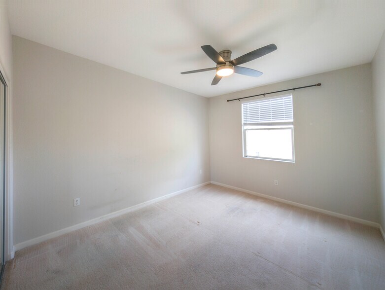 Building Photo - 912 Joree Ln