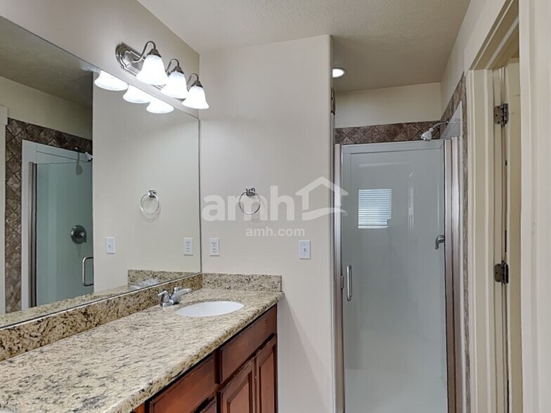 Building Photo - 4792 Addison Ave