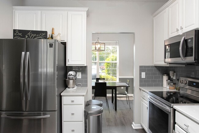 Building Photo - 3 Bd / 2.5 Bth townhouse in SW Durham Aubu...