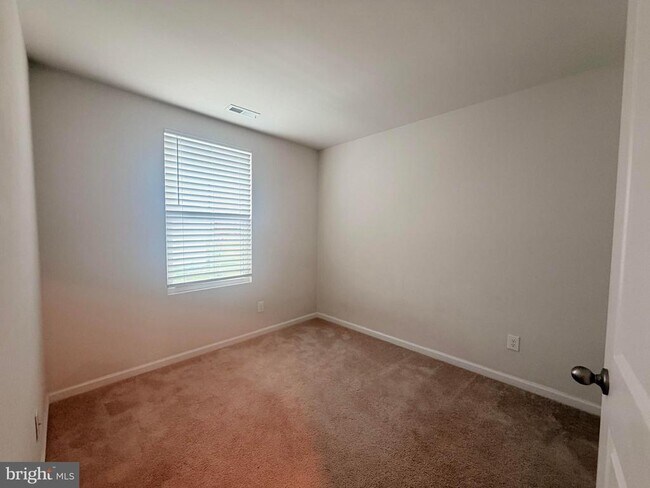 Building Photo - 70 Azalea Cir