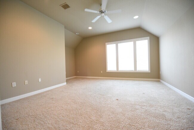 Building Photo - Beautiful 3-Story Lakewood Townhome!