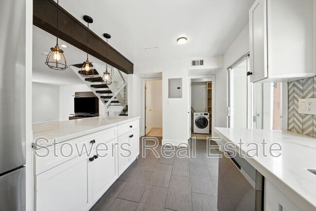 Building Photo - 617 Garden Creek Pl