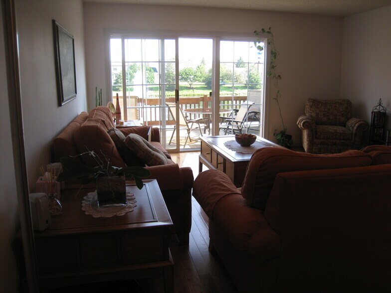 Building Photo - 5472 Baneberry Ave