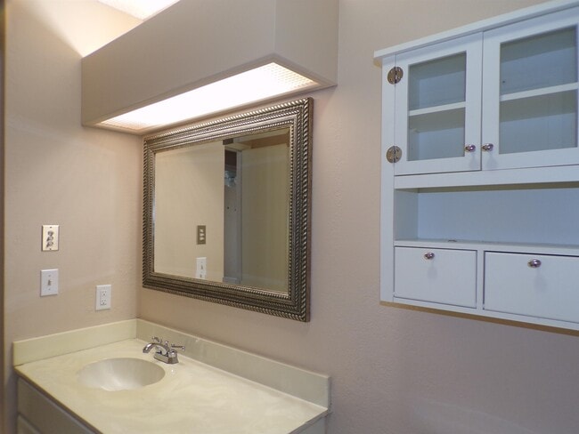 Building Photo - 106 Dawn