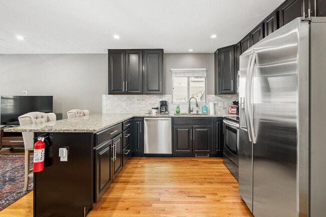 Building Photo - Beautiful 4 Bedroom in Short North