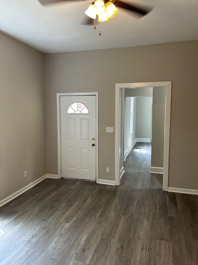 Building Photo - Gorgeous Updated 5 Bedroom/2.5 Bath House!