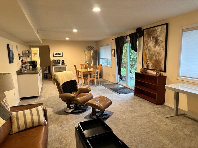 Building Photo - 14441 NE Morris Ct