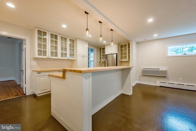 Building Photo - 3236 McKinley St NW