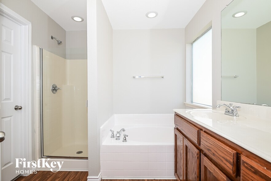 Building Photo - 1309 Honeywood Ln