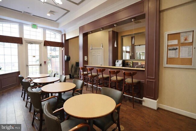 Building Photo - 400 Symphony Cir