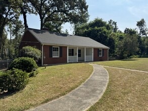 Building Photo - 527 College Hill Rd