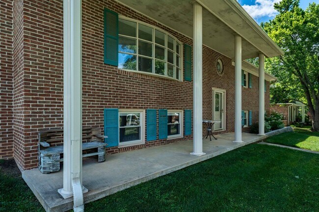 Building Photo - JC Rental Available. Prime location