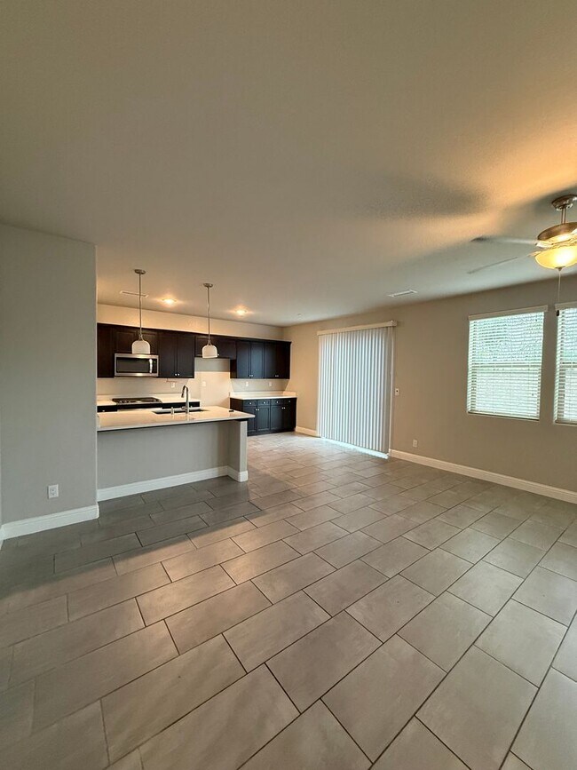 Building Photo - Charming 3-Bedroom Home in Family-Friendly 93727 Neighborhood