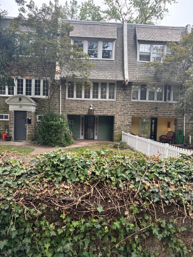 Building Photo - 26 E Gorgas Ln