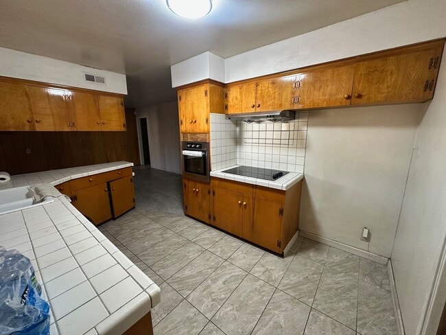 Building Photo - Move In Special: 1/2 Off 1st Months Rent