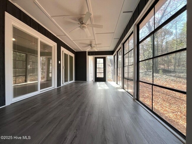 Building Photo - 105 Scuppernong Ct