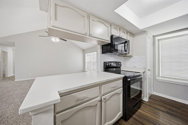 Building Photo - 16310 Emberwood Dr