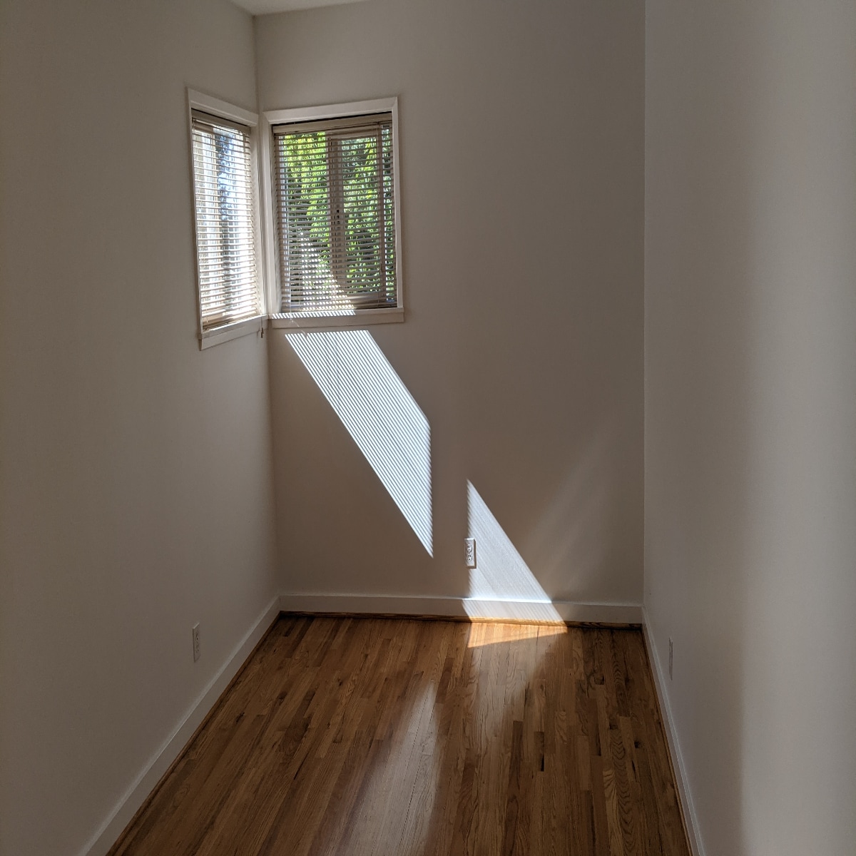 Building Photo - 1036 NE 102nd St