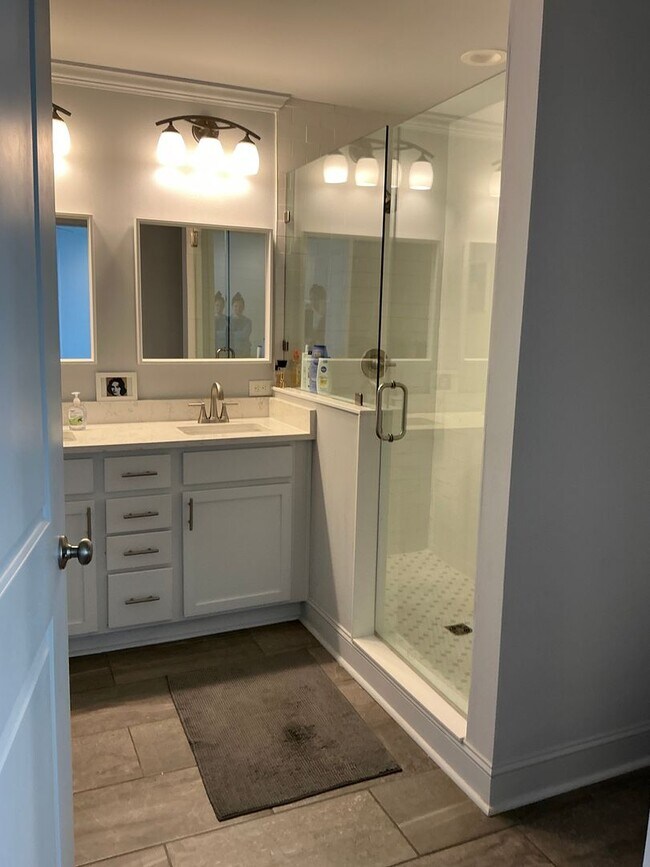 Building Photo - Charming 3 bedroom/ 2 bathroom Home Close to UGA and Hospitals!