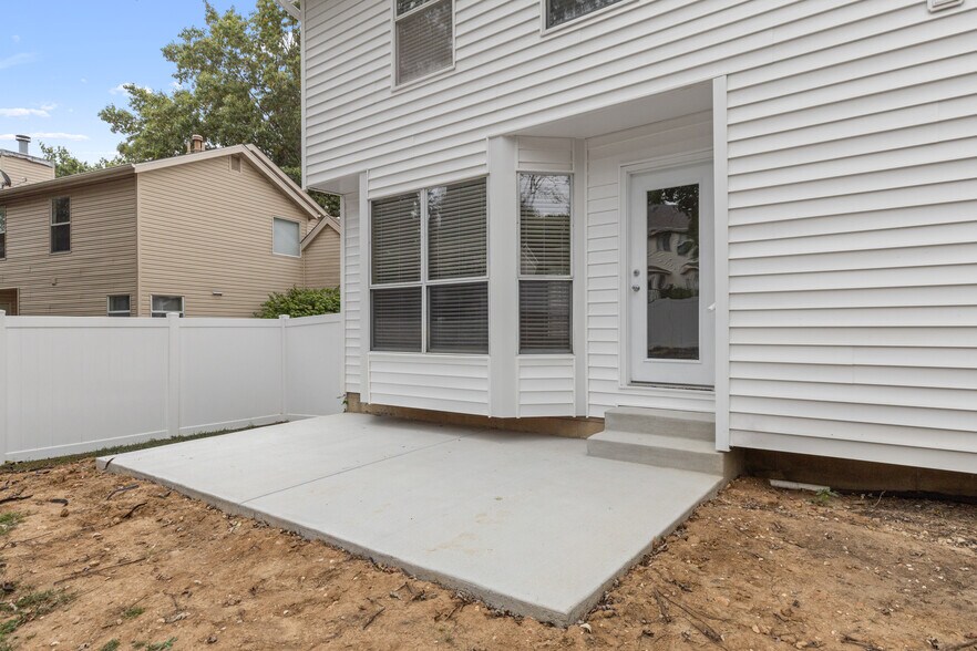 Building Photo - 245 Westridge Parc Ln
