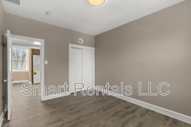 Building Photo - 4209 Ellenwood Ave