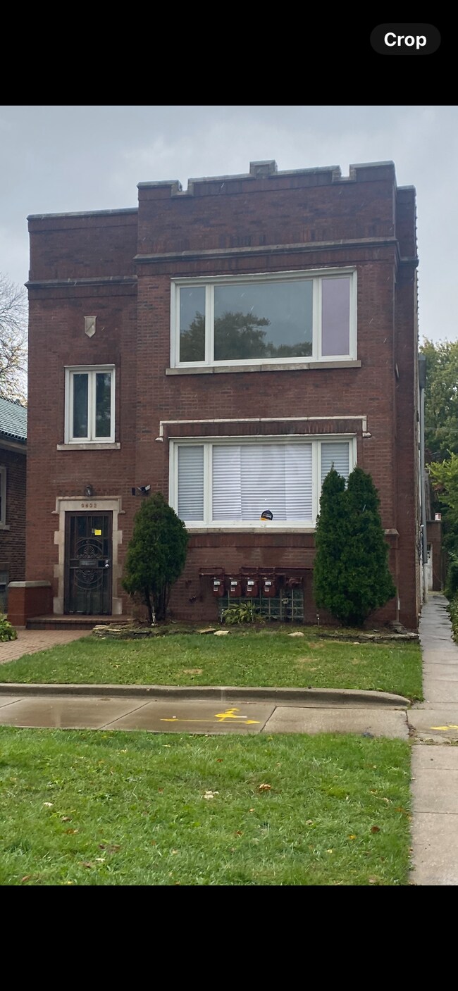 Family building on a quiet block in charming neighborhood of Beverly. Near schools and the Metra, - 9632 S Charles St