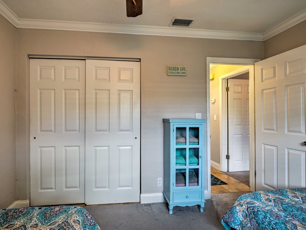 2nd bedroom closet - 506 University Blvd